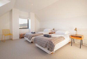 2 bedrooms, iron/ironing board, travel cot, free WiFi