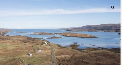 Timber house Skye eco house/Incredible loch & Mountain View immersed in nature.