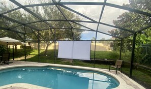 Piscina all'aperto, una piscina riscaldata