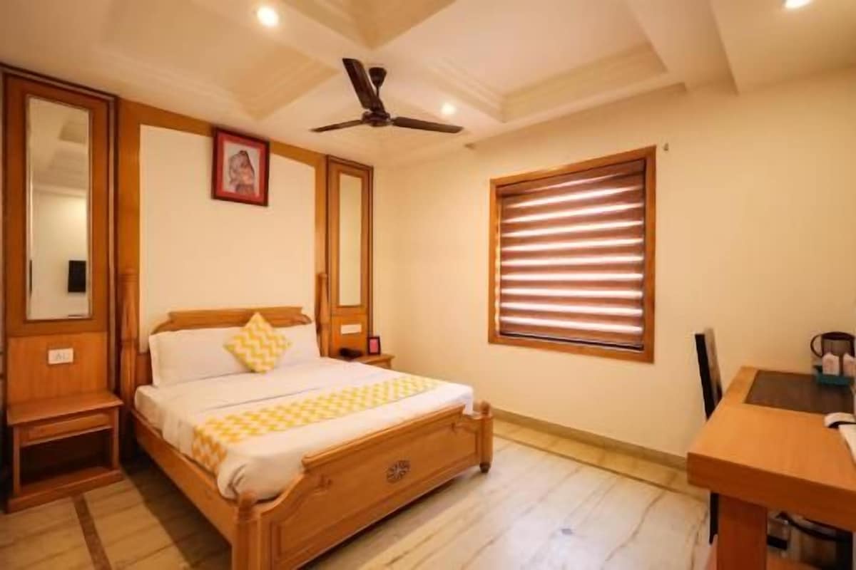 Escritorio, cortinas blackout, wifi gratis y ropa de cama 