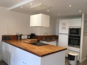 Fridge, oven, dishwasher