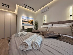 3 bedrooms, in-room safe, desk, iron/ironing board - Villa Rozzaria - 5 min from the beach /w hottub and heated pool (Kaštel Novi)