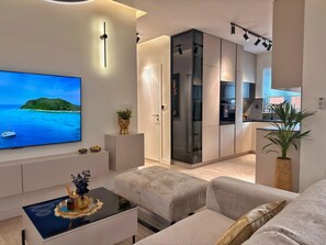 Smart TV, ping pong, music library, video library - Villa Rozzaria - 5 min from the beach /w hottub and heated pool (Kaštel Novi)