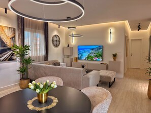 Interior - Villa Rozzaria - 5 min from the beach /w hottub and heated pool (Kaštel Novi)