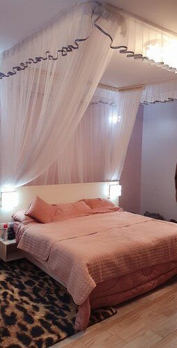 Beautiful 4 Bedrooms family-sized holiday home Kanyanya Kitale - Kampala city .