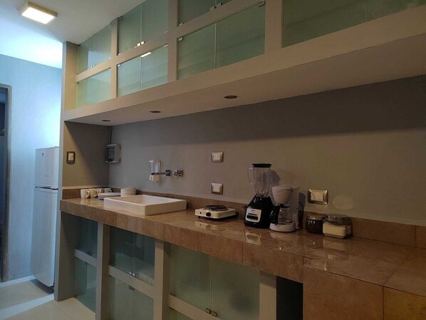 Deluxe Apartment, 2 Bedrooms, Private Bathroom, Ground Floor | Private kitchen | Dining tables - Buba Suites (Cozumel)