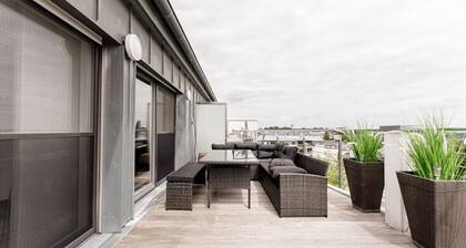 Modern 2BR Retreat: Nature, Smart TV, Pet-Friendly