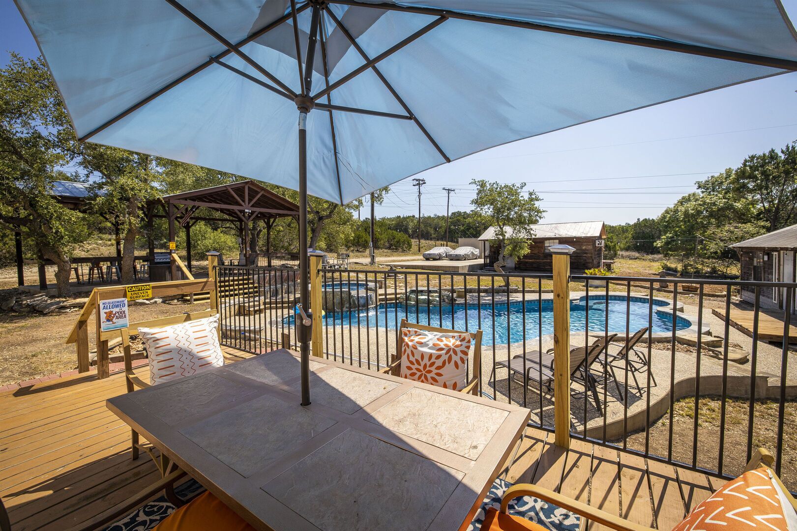 Hidden Oaks- Spacious 5 bedroom with pool, come and relax!