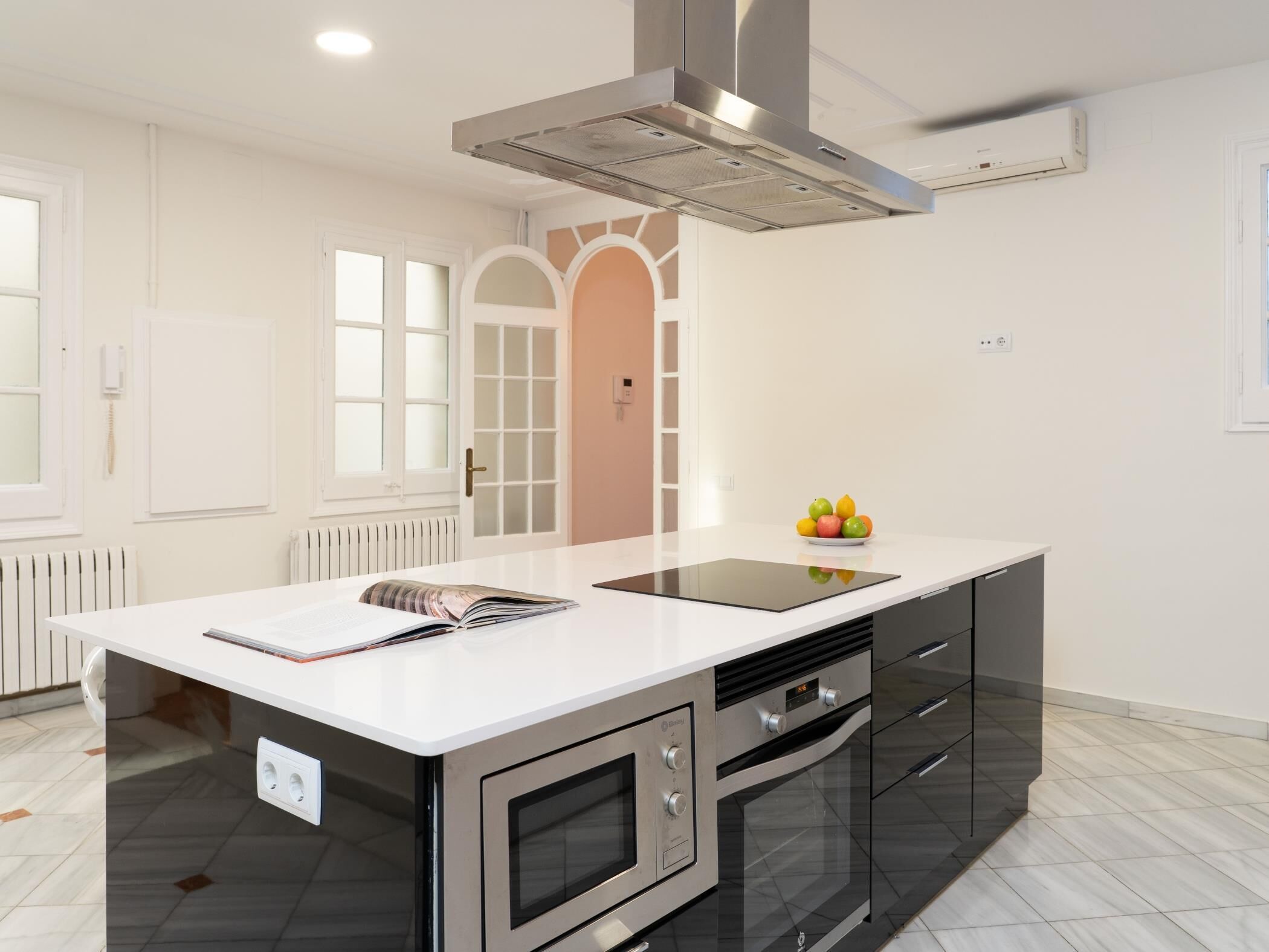 Réfrigérateur, micro-ondes, four, lave-vaisselle