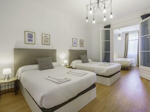 7 slaapkamers, een strijkplank/strijkijzer, gratis internet, beddengoed