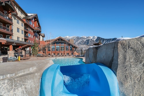 Hot Tub & Pool, Pet-Freindly, Hiking/Fishing Close!