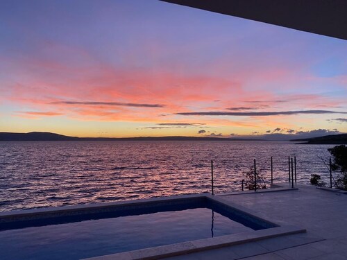 Romantische Villa direkt am Meer mit beheiztem Privatpool 