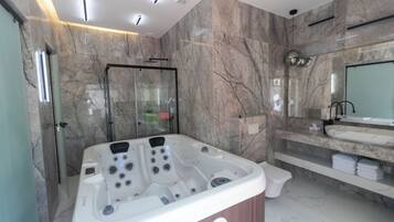 Luxury Room | Premium bedding, individually decorated, desk, blackout drapes