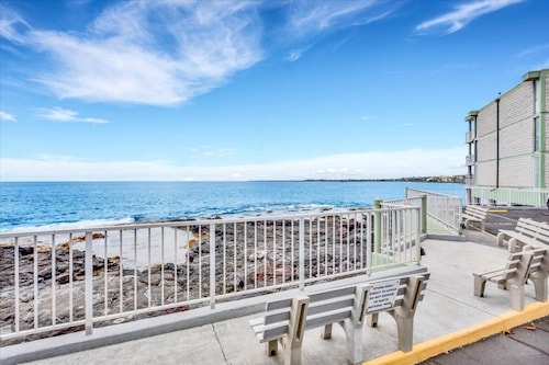 Alii Villas#128 DIRECT OCEANFRONT, GROUND FLOOR,  2 BEDROOMS, 2 BATHROOMS!