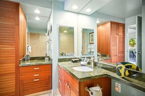 Shower, hair dryer, towels - Alii Villas#128 DIRECT OCEANFRONT, GROUND FLOOR,  2 BEDROOMS, 2 BATHROOMS! (Kailua Kona)