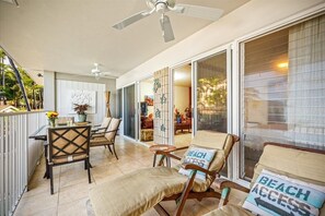 Outdoor dining - Alii Villas#128 DIRECT OCEANFRONT, GROUND FLOOR,  2 BEDROOMS, 2 BATHROOMS! (Kailua Kona)