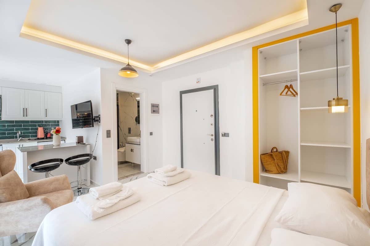 Economy Room | 2 bedrooms, Egyptian cotton sheets, premium bedding, iron/ironing board