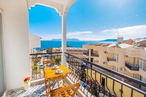 Honeymoon Studio Suite | Balcony - Yosun Suites (Kas)
