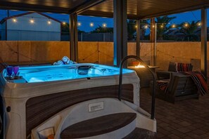 Tina de hidromasaje al aire libre