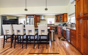 Fridge, microwave, oven, stovetop - River house in Linden/Williamsport (Linden)