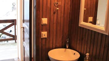 Superior Double or Twin Room | Bathroom | Shower