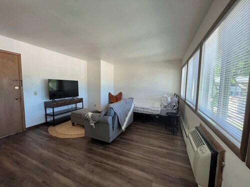 Liberty Valley Studio - 1005-29