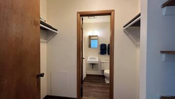 Douche, serviettes fournies