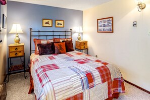 2 bedrooms, iron/ironing board, Internet, bed sheets