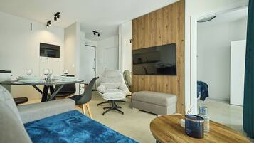 Standard Apartment | Iron/ironing board, free WiFi, bed sheets