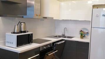 Deluxe Condo | Private kitchen