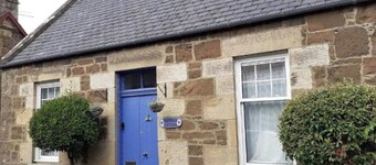 Holmlea Cottage, a sweet and charming getaway in a picturesque Fife village.