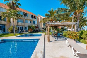 Pool - No longer renting (cancun)