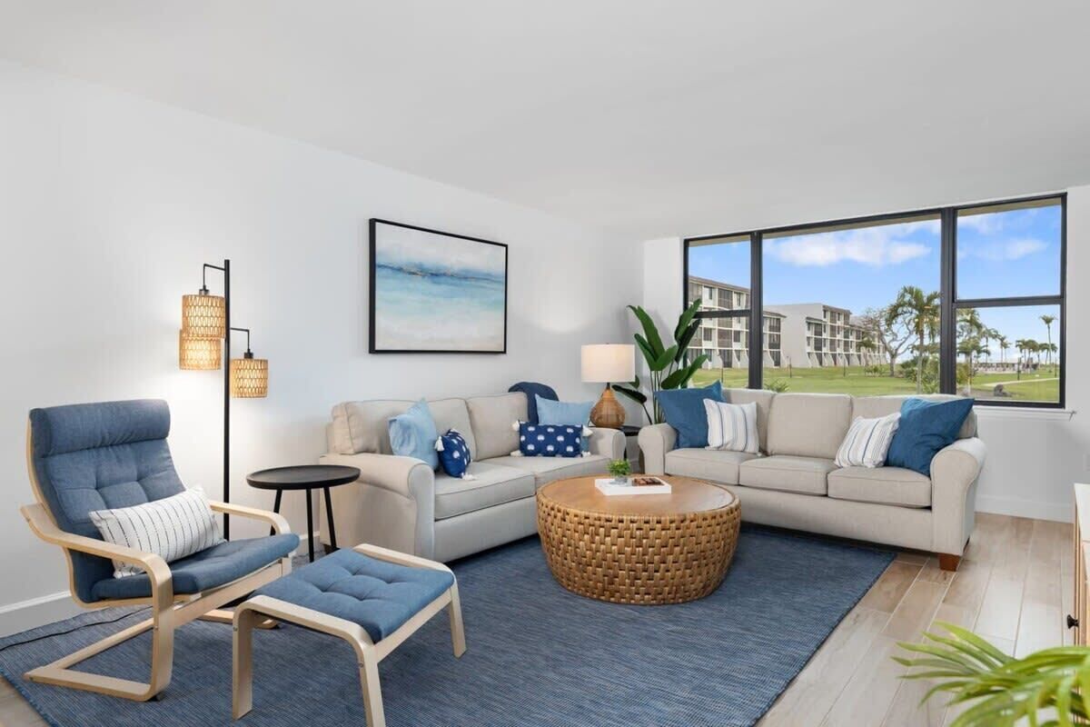 Living room overlooking Loggerhead grounds and beach