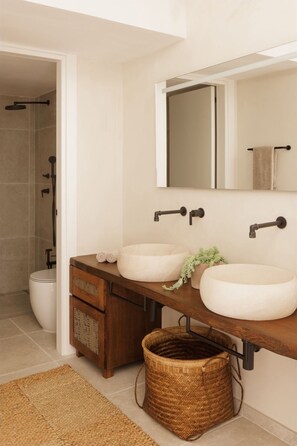 Superior Studio Suite | Bathroom | Bathtub, hair dryer, bathrobes, slippers