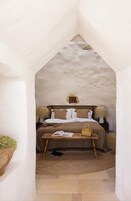 Suite estudio tradicional, 1 cama de matrimonio | Minibar, caja fuerte, espacio para trabajar con un portátil