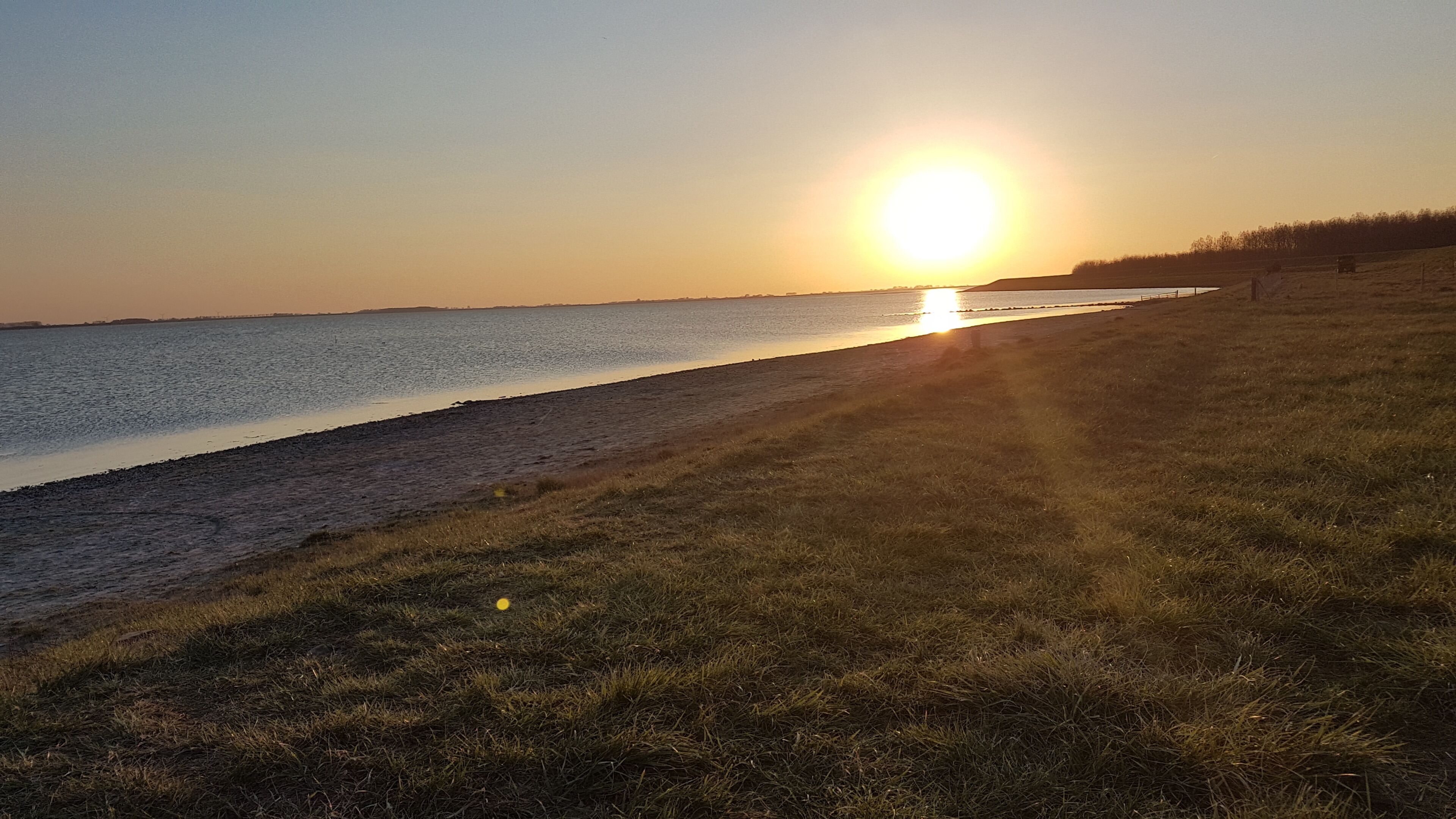 På stranden og solsenger