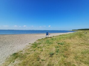 På stranden og solsenger