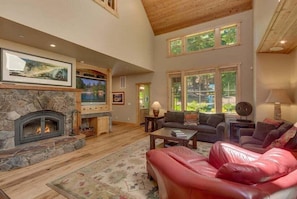 TV, fireplace - Lazy Bear Lodge in Homewood - hot tub, close to lake, large home (Homewood)