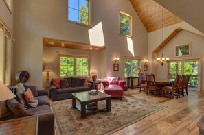 Télévision, cheminée