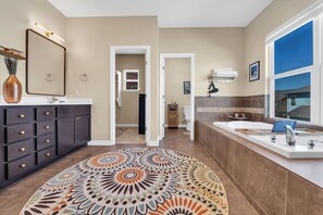 Hair dryer, towels, soap, shampoo - Urban oasis three miles from downtown (Austin)