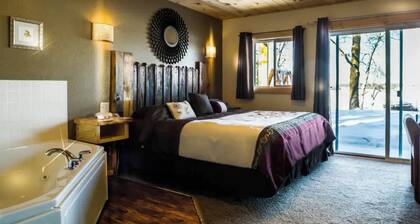 Beautiful lake view in Room 15 - Woodland Vista - Curriers Lakeview Lodge