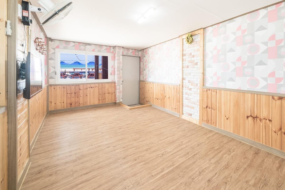 Basic Room, 1 Bedroom (3) | 1 bedroom, WiFi (free)