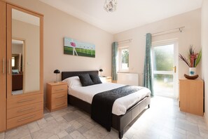 3 bedrooms, iron/ironing board, travel cot, Internet