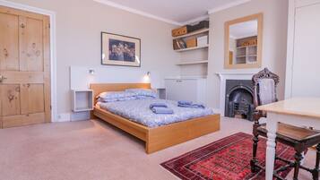 Cottage | 4 bedrooms, WiFi (free), individually decorated, individually furnished