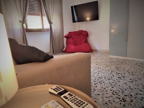 TV - Alleria Holiday Home in Center (Salerno)