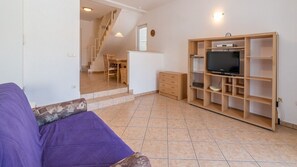 TV - Large terrace 200 metres to the beach (Baska)