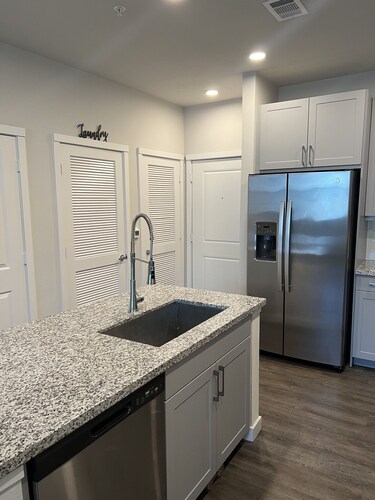 HTX Lovely 1 Bedroom Condo with Pool