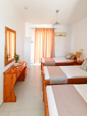 In-room safe, blackout curtains, free WiFi - Lecini Studios (Zakynthos)