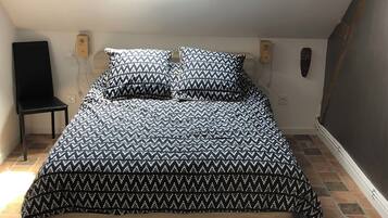 2 bedrooms, iron/ironing board, free WiFi, bed sheets