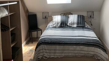 2 slaapkamers, een strijkplank/strijkijzer, gratis wifi, beddengoed